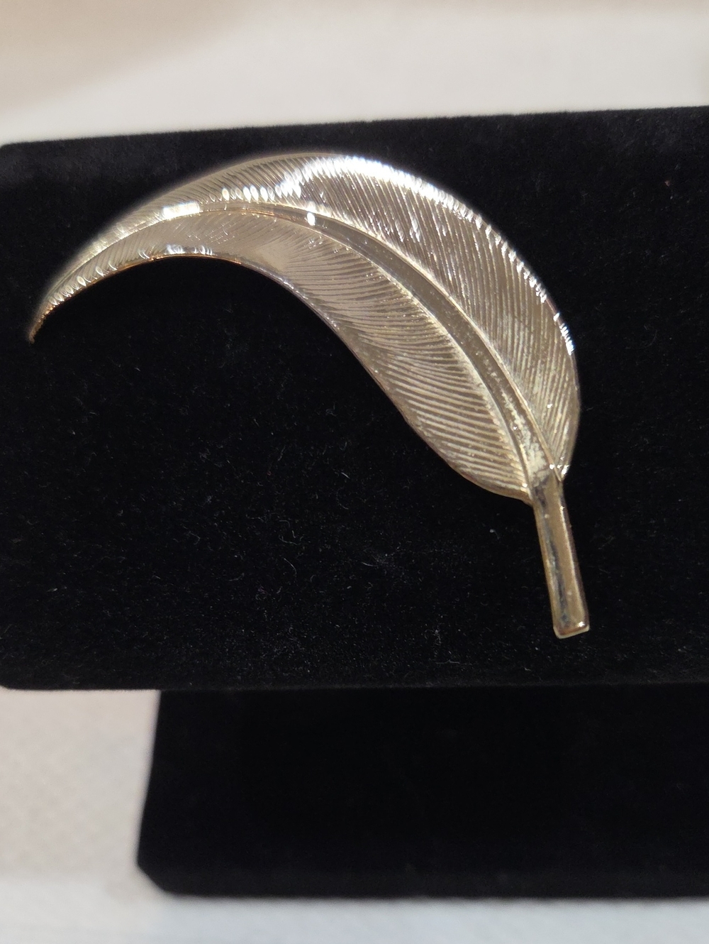 Vintage Feather Brooch - Gold Tone